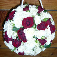 bouquet boule rouge et blanc